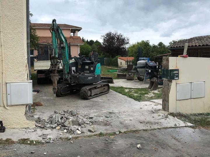 Faites confiance à MATERA pour une démolition sans soucis et parfaitement exécutée.