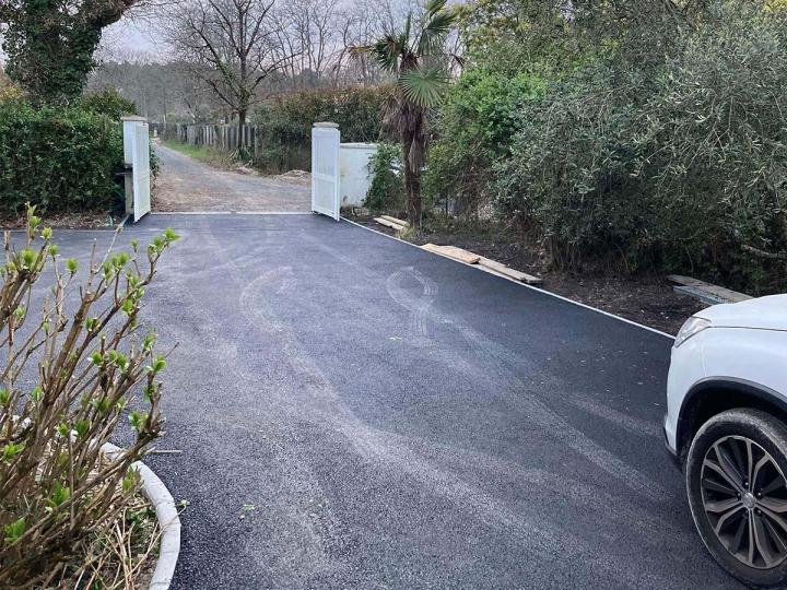 Nous réalisons la pose de différents types de revêtements pour vos espaces à Biganos.